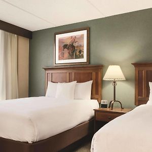 Upper Floors Queen Room
